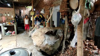 Batu Besar Menggelinding dari Tebing, Timpa Rumah Warga di Kediri