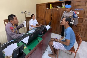 Anak Bacok Bapak saat Dibangunkan untuk Salat Tahajud