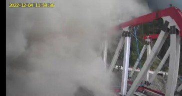 APG Erupsi Gunung Semeru Melintas di Jembatan Gladak Perak, Lumajang