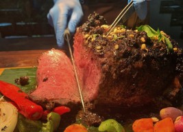 Ingin Menikmati Kelezatan Roasted Beef Rawon saat Natal? Di Sini Tempatnya