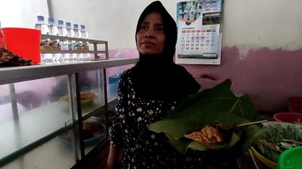 Sedapnya Nasi Pecel Pincuk Daun Jati Lamongan, Harga dan Rasa Maknyus