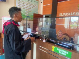 Demo Tunggal Pria Ponorogo di Hakordia: Rakyat Sabar Menunggumu Sambil Ngopi