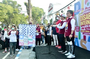 Pemkot Pasuran Jalan Sehat Bareng Penyandang Disabilitas