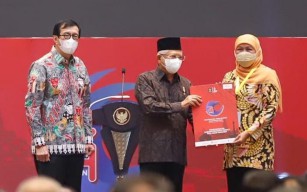 Khofifah Raih Penghargaan Pemerintah Daerah Peduli HAM Tertinggi