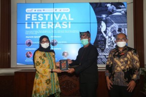Dukung Pariwisata, BI Luncurkan Buku Desa Adat Osing di Banyuwangi