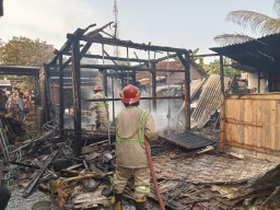 Tetangga Gelar Hajatan, Rumah Warga Jombang Ludes Terbakar