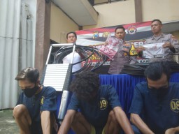 3 Warga Surabaya Gasak Kabel Telepon di Kenpark, Alasane Ngenes Rek!