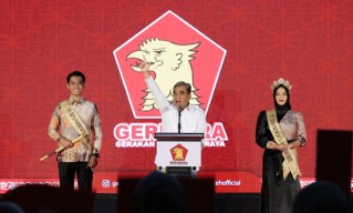 Sekjen Gerindra Intruksikan Kader Gencarkan Sosialisasi Pose Dua Jari