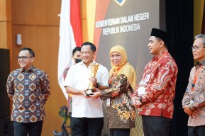 Inovasi Samsat 4.0 dan Eko-Tren Jatim Sabet Penghargaan IGA Award Kemendagri