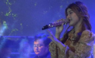 Youtuber Nabila Maharani Hipnotis Warga Sampang