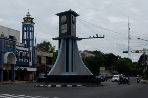 Tugu Adipura Lamongan Kumuh Tak Terawat, Emane...