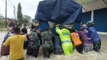 Terendam Banjir, Ratusan KK Terdampak dan Akses Jalan Terhambat