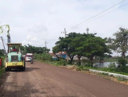 Kejar Target, Perbaikan Jalan Lamongan Dikebut Jelang Tahun Baru