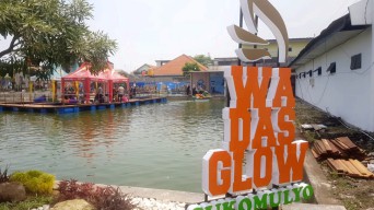 Wadas Glow, Destinasi Wisata Hasil Tangan Dingin Pemdes Sukomulyo Gresik