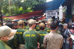Relokasi Pedagang Pasar Larangan Sidoarjo Diadang Emak-emak, Siap Sumpah Pocong!