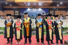 Unesa Kukuhkan Empat Guru Besar di Penghujung Tahun 2022
