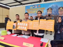 Duet Pengedar Wilayah Sidoarjo Rencana Edarkan Sabu saat Malam Tahun Baru