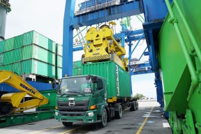 Terminal Peti Kemas Sorong Resmi Beroperasi Non-Stop