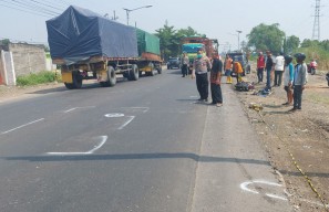 Tabrakan Mobil Panther Vs Motor di Kota Mojokerto, Satu Orang Meninggal