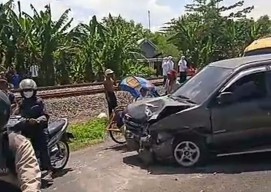Mobil Dinas Polisi Tabrak Dua Motor di Jombang, Satu Orang Tewas