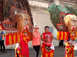 Turis Asing Kagumi Reog Ponorogo, MV Viking Mars Disambut Meriah di Surabaya