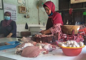 Jelang Nataru, Harga Daging Ayam di Bojonegoro Meroket, Sapi Stabil