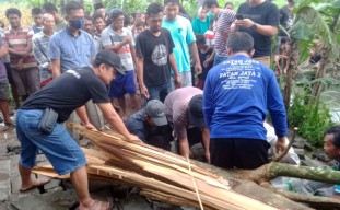 Tembok Tirta Wisata di Jombang Ambruk Timpa Pencari Rumput hingga Tewas