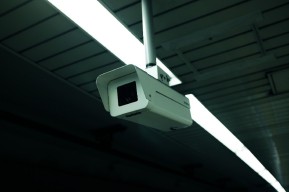 Rekaman CCTV Mobil Pelat Merah Masuk Rumdin sebelum Perampokan Beredar di Medsos