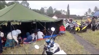 Gunung Semeru Berstatus Awas, Warga di Enam Desa Dievakuasi