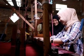 Ikhtiar Tenun Ikat Bandar Kidul Kediri Menolak Punah