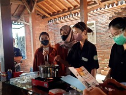 UKWMS Dorong Warga Kediri Sanggup Ciptakan Yoghurt dan Keju