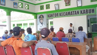 Warga di Kabuh Jombang Tagih Pelunasan PT PAM, Begini Langkah Camat