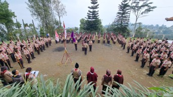Pramuka SMP Al Falah Deltasari Sidoarjo Digembleng di Claket