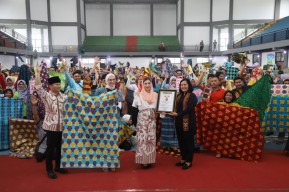Diprakarsai Novita Hardini, Penyandang Disabilitas Trenggalek Catat Rekor MURI