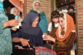 Novita Hardini Salurkan Bantuan Jaminan Hidup untuk Lansia dan Difabel