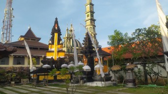 Tokoh di Balik Kerukunan Warga Desa Pancasila Lamongan