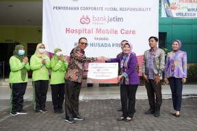 bankjatim Serahkan Hospital Mobile Care ke RSUD Husada Prima Surabaya