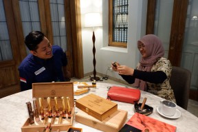 Menikmati Sensasi 'Daun Emas' Wismilak di Surabaya