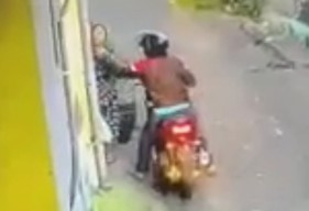 Emak-emak Berdaster di Surabaya Jadi Korban Perampasan, Kalung Emas Raib