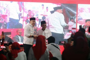 Sepotong Tumpeng PDIP untuk Eri Cahyadi, Kode Maju Pilgub Jatim 2024?