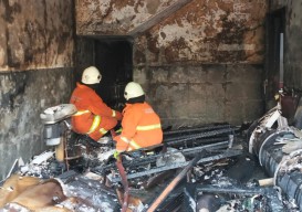 Gudang Kontraktor di Surabaya Terbakar, Dua Pegawai Terluka