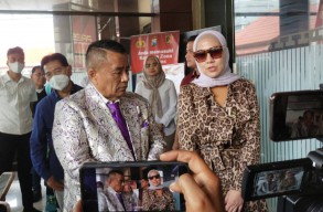 Hotman Paris Tantang Ferry Irawan soal Ancaman Bakal Bongkar Aib Venna Melinda