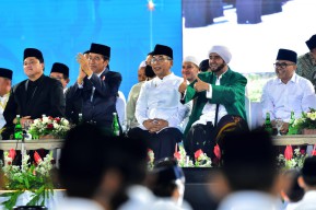 8 Tahun Tak Jumpa, Jokowi dan Habib Syech Saling Puji di Banyuwangi