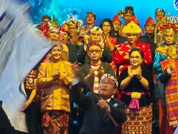 240 Pengurus DPC Peradi Surabaya Dilantik, Prof Otto: No Justice in Politic