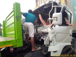 Laka Beruntun Libatkan 4 Truk, 1 Korban Dilarikan ke RSUD Jombang