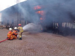 Gudang Kayu di Tambak Langon Surabaya Terbakar