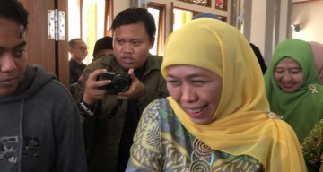 Ditanya soal Penggeledahan KPK di Jatim, Khofifah: Sudah Ya Rek...