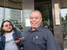 Ditanya Rumah Istrinya di Lamongan Digeladah KPK, Kusnadi Tersenyum