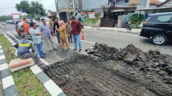Sidak Megaproyek Jalan Empunala Kota Mojokerto, DPRD: Tidak Sesuai Spek