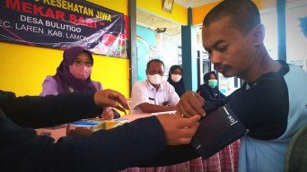 Keren! Posyandu Jiwa Lamongan Jadi Jujugan Studi Inovasi Mahasiswa Australia